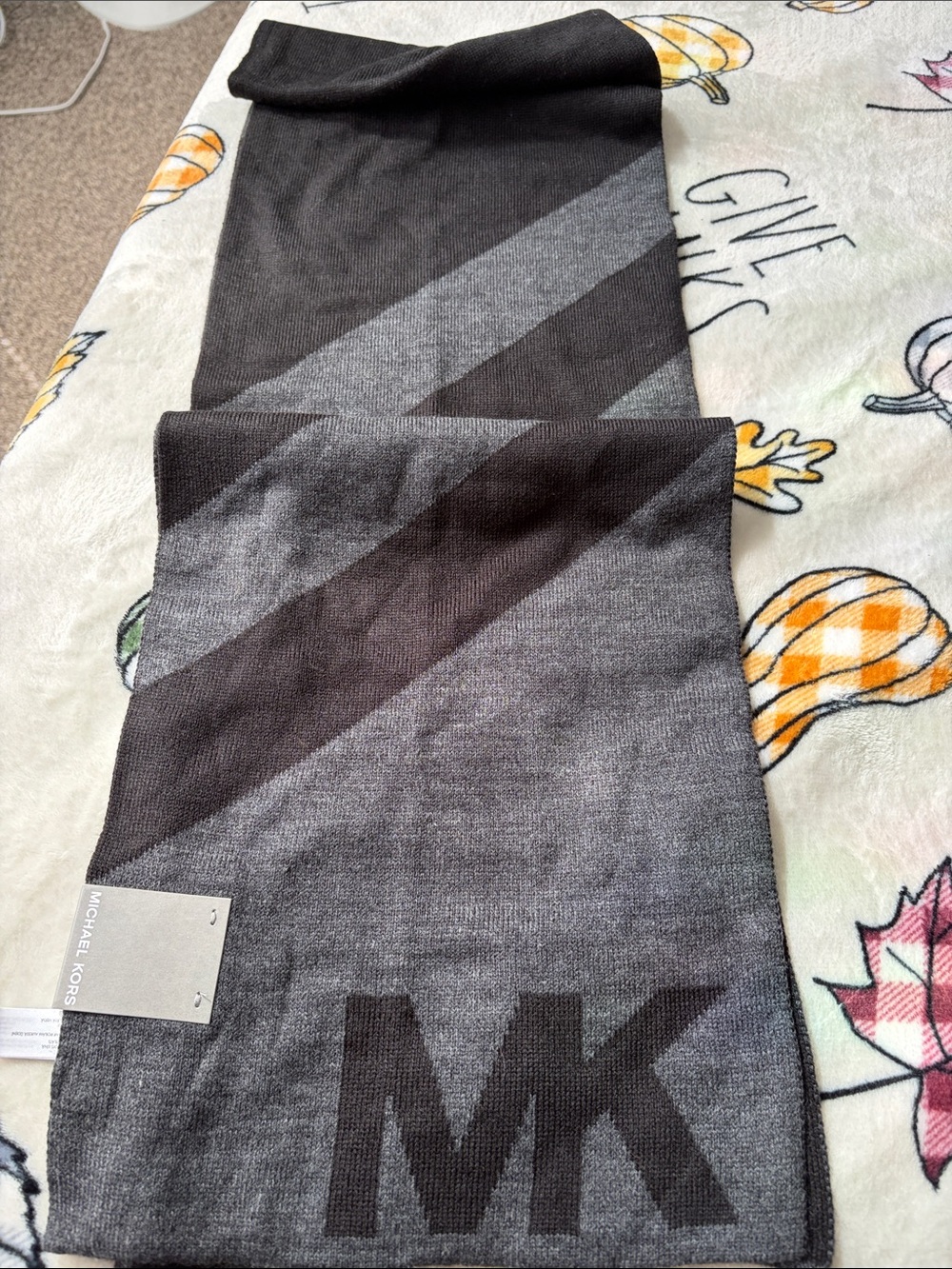 Michael Kors Men's Gray Diagonal Stripe MK Logo Knit Scarf - Picture 5 of 7